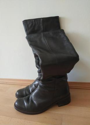 Кожаные сапоги.