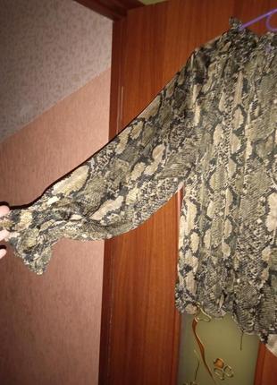 Шикарна блуза в зміїний принт3 фото
