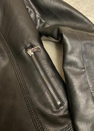 Утепленная курточка из искусственной кожи4 фото