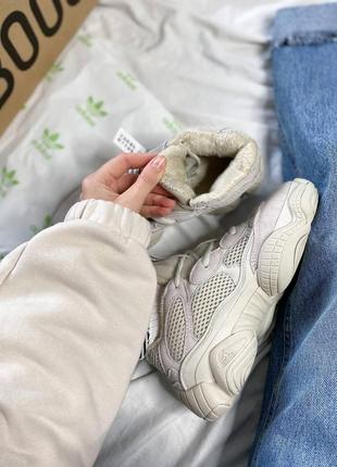 Зимние женские кроссовки adidas yeezy 500 winter beige fur бежевого цвета с мехом2 фото