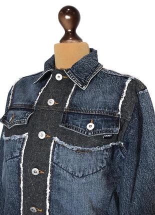 Дуже крута джинсова курточка з логотипом бренду на спині8 фото
