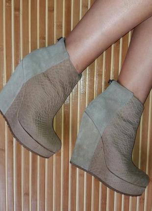 Ботильйони на танкетці бежеві з натурального нубуку та замші