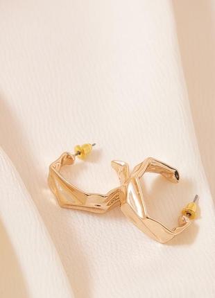 Текстурные золотые серьги-кольца3 фото