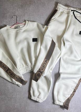 Жіночий костюм beige vuitton