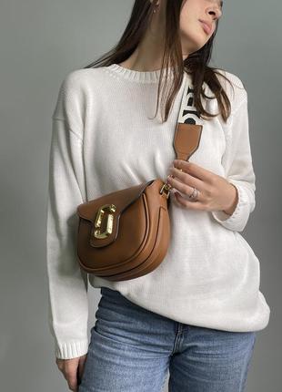 Жіноча сумка колір карамель бренд marc jacobs