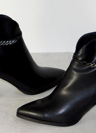 Ботильоны женские на устойчивом каблуке демисезон черные10 фото
