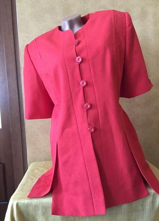 Красивий червоний жакет / піджак з укрученным рукавом