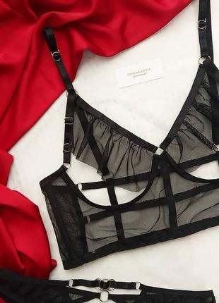 Контурный удлиненный бюстгальтер с полуоткрытой чашкой из чёрной сетки