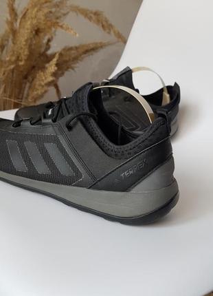 Adidas hotsell terrex 235