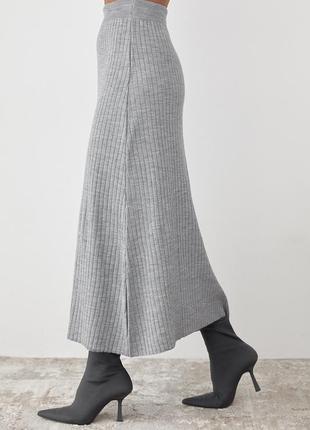 Женская юбка миди в широкий рубчик - серый цвет, l (есть размеры)5 фото