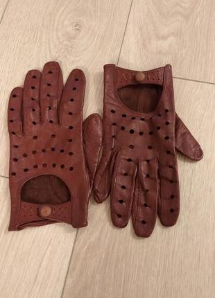 Кожаные перчатки
