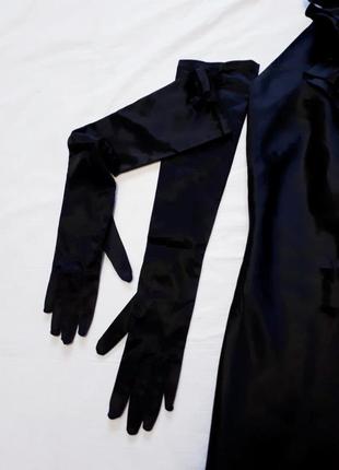 Шелковое платье миди черная без рукавов из жабо р s-m3 фото