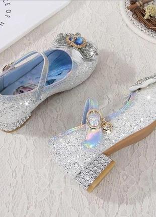 Туфли принцессы эльзы на каблуке белые с бантиком3 фото