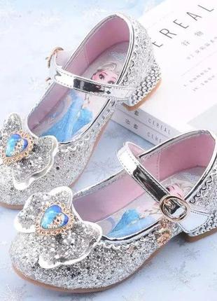 Туфли принцессы эльзы на каблуке белые с бантиком1 фото