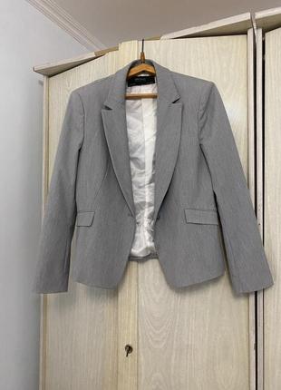 Серый пиджак от zara