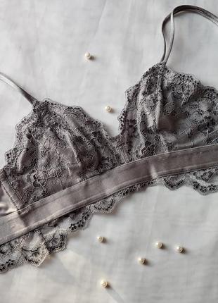 Ніжний мережевний бюстик