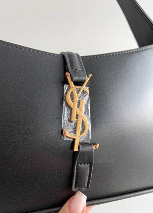 Черная кожаная сумка ysl с золотым логотипом8 фото