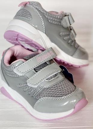 Кроссовки на маленьких принцесс