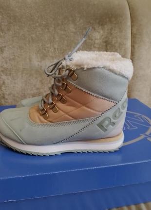 Кроссовки мятно-бежевого цвета reebok