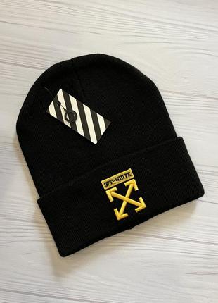 Стильная шапка off white