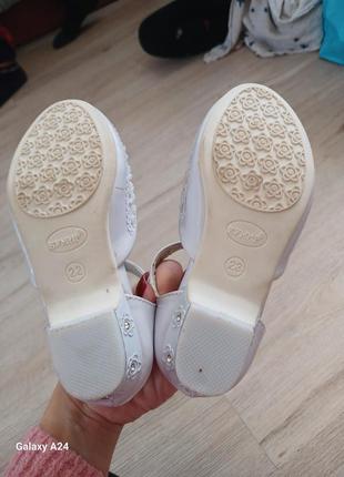 Праздничные белые туфли на девочку4 фото