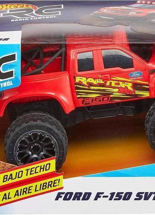 Машинка хот вілс ford f-150 на пульті управління hot wheels rc red ford f-150 gvl10 mattel