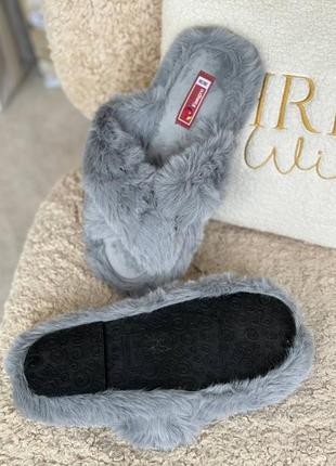 Пушисті капці. домашні тапочки. пушисті тапочки