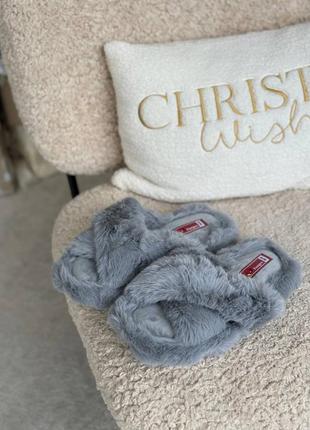 Пушисті капці. домашні тапочки. пушисті тапочки