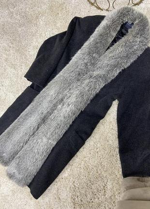 Пальто с мехом от английского бренда alexon