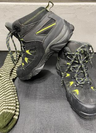 Ботинки подростковые аквастоп  mountain warhouse в компоекте с теплыми носками ручной работы в тон (стелька 24,5 см