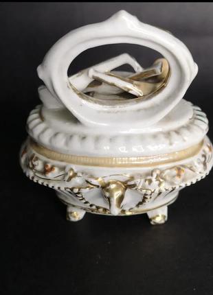 Продам роскошную шкатулку с подписью художника