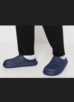 Легкие, удобные утепленные шлепанцы темно-синего и черного цвета