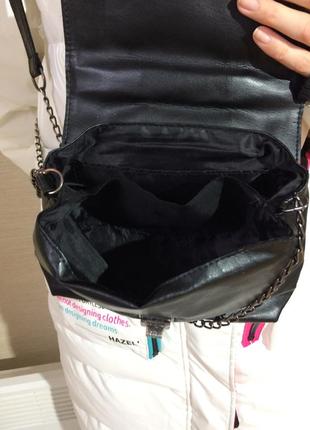 Чорна сумка крос-боді на ланцюжку8 фото
