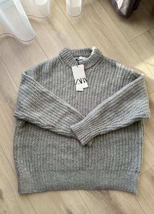 Теплый свитер с круглым воротником.1 фото
