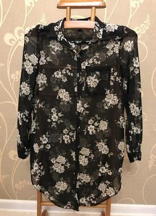 Очень красивая и стильная брендовая блузка в цветах.