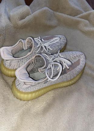 Кроссовки спортивные adidas зеки yeezy boots текстиль и мощная подошва 39