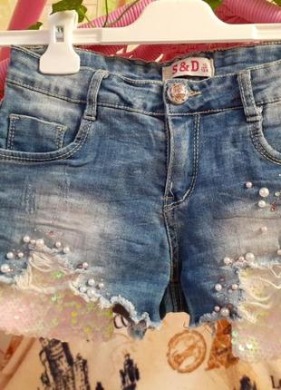 Джинсовые шорты с бисером и пайетками