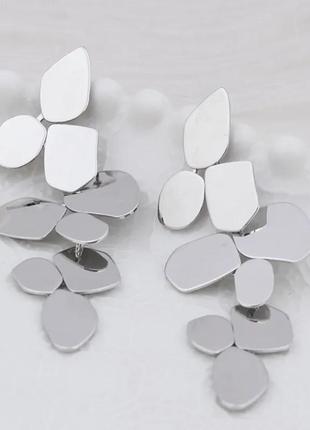 Трендовые серьги в стиле известного бренда 🤍