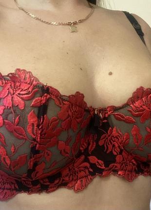 Шикарний, ажурний, бюстгальтер, з червоним ажуром, і чорною сіточкою, на великі груди, з маленьким обхватом, від бренду: ann summers