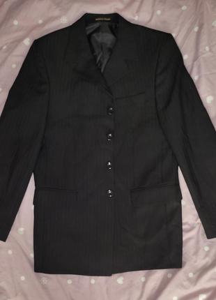 Черный пиджак в черную полоску