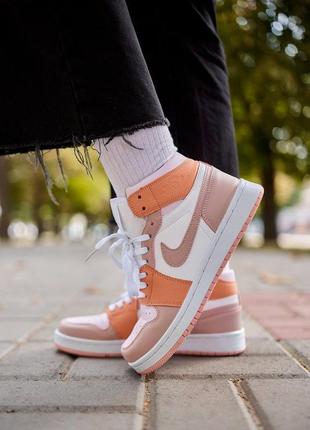 Демисезон женские кроссовки nike air jordan 1 retro high orange white beige5 фото