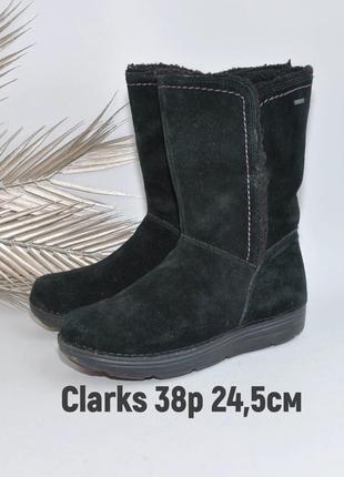 Замшевые зимние угости сапожки английского бренда clarks