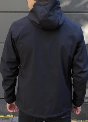 Чорна куртка soft shell на флісі5 фото