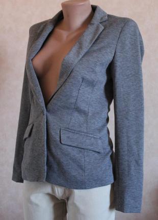 Серый пиджак,удлиненный