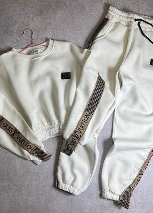 Жіночий костюм beige vuitton
