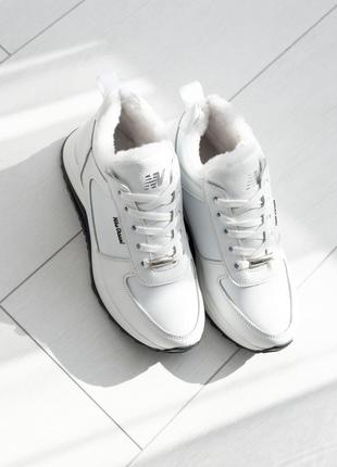 Белые зимние женские кроссовки из натуральной кожи2 фото