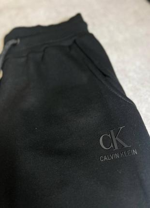 Жіночий костюм calvin klein5 фото