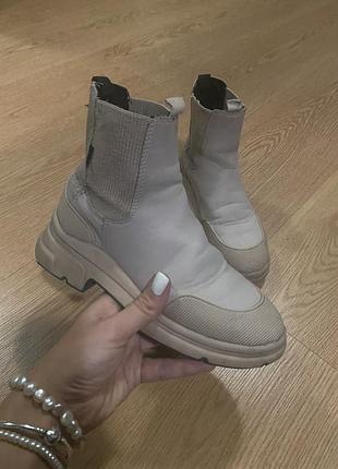 Чоботи zara