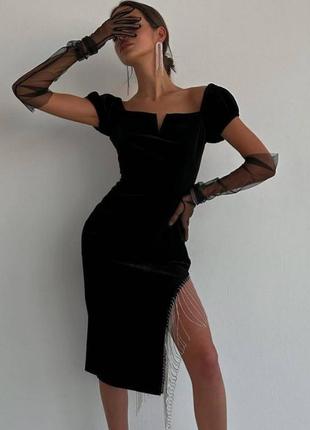 Платье миди бархатное чёрное однотонное с разрезом по ноге с бахромой качественно стильная трендовая