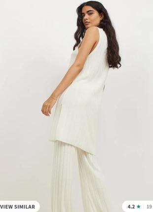 Молочное вязаное платье туника с разрезами по бокам3 фото